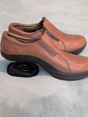 Womens Brown Slip-On Leather Comfort Z Coil Shoes